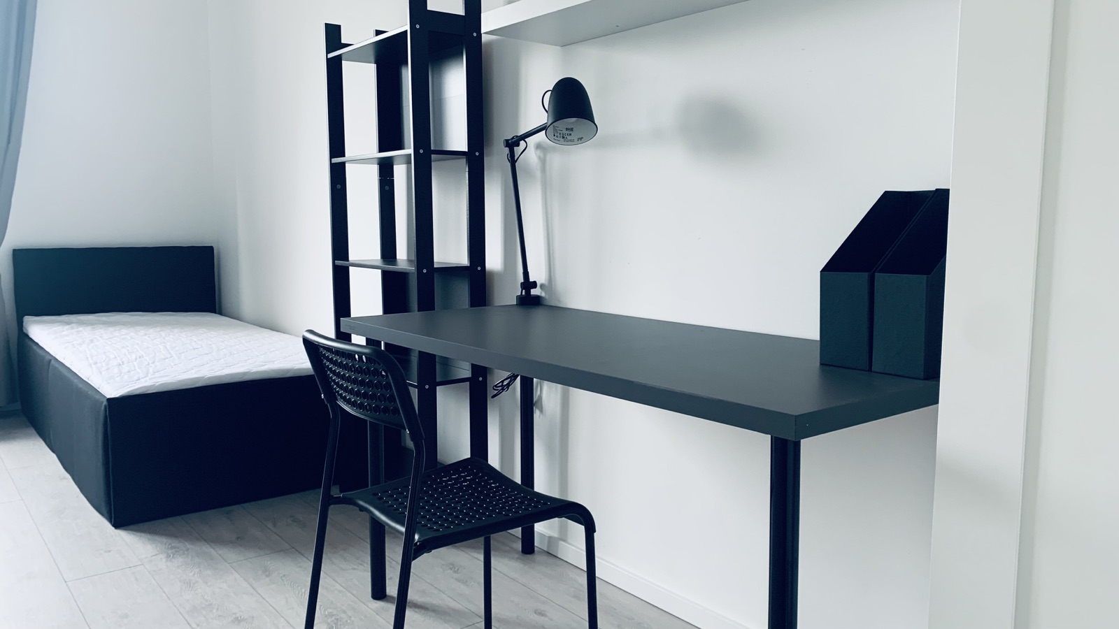 Bed and study space in the private room