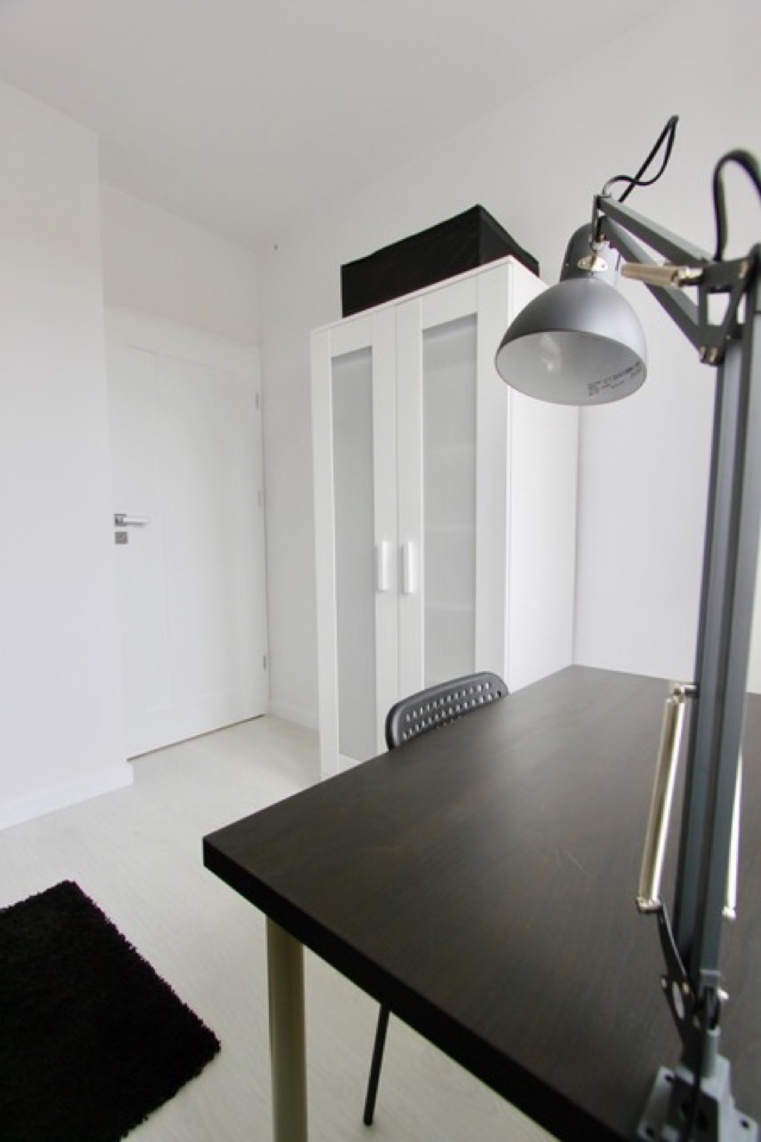 Study desk and wardrobe in private Widok room #1