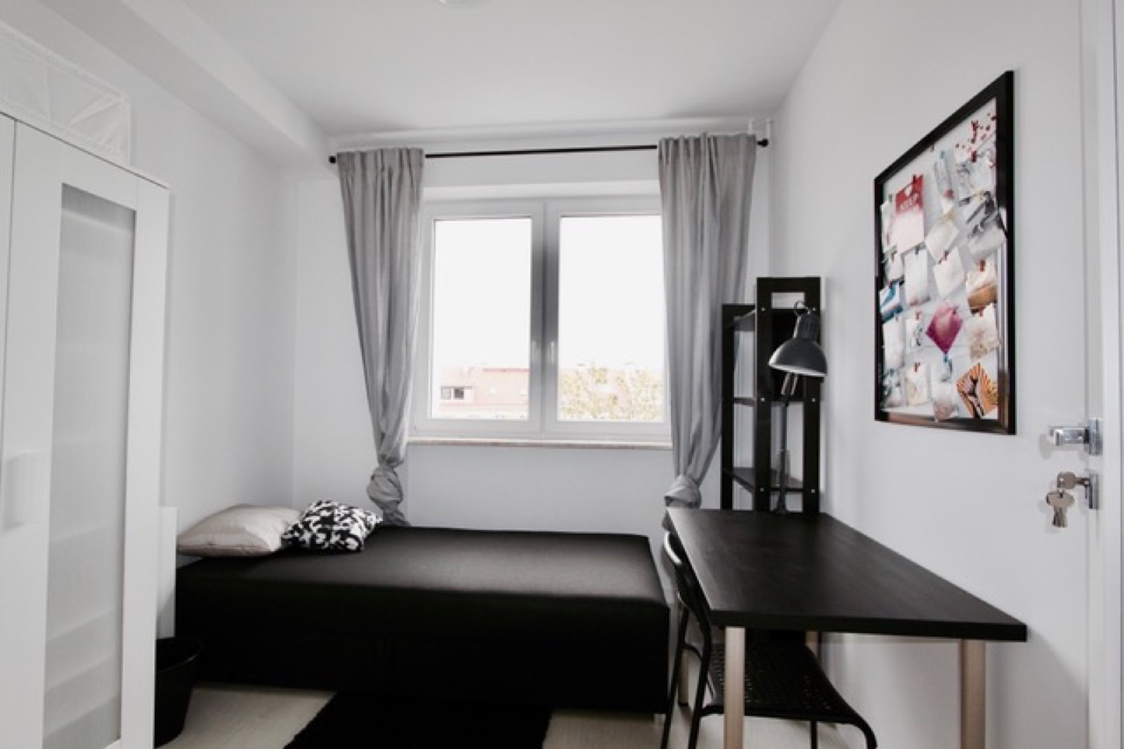 Private Student Room #1 in the four-room Widok apartment, central Wrocław