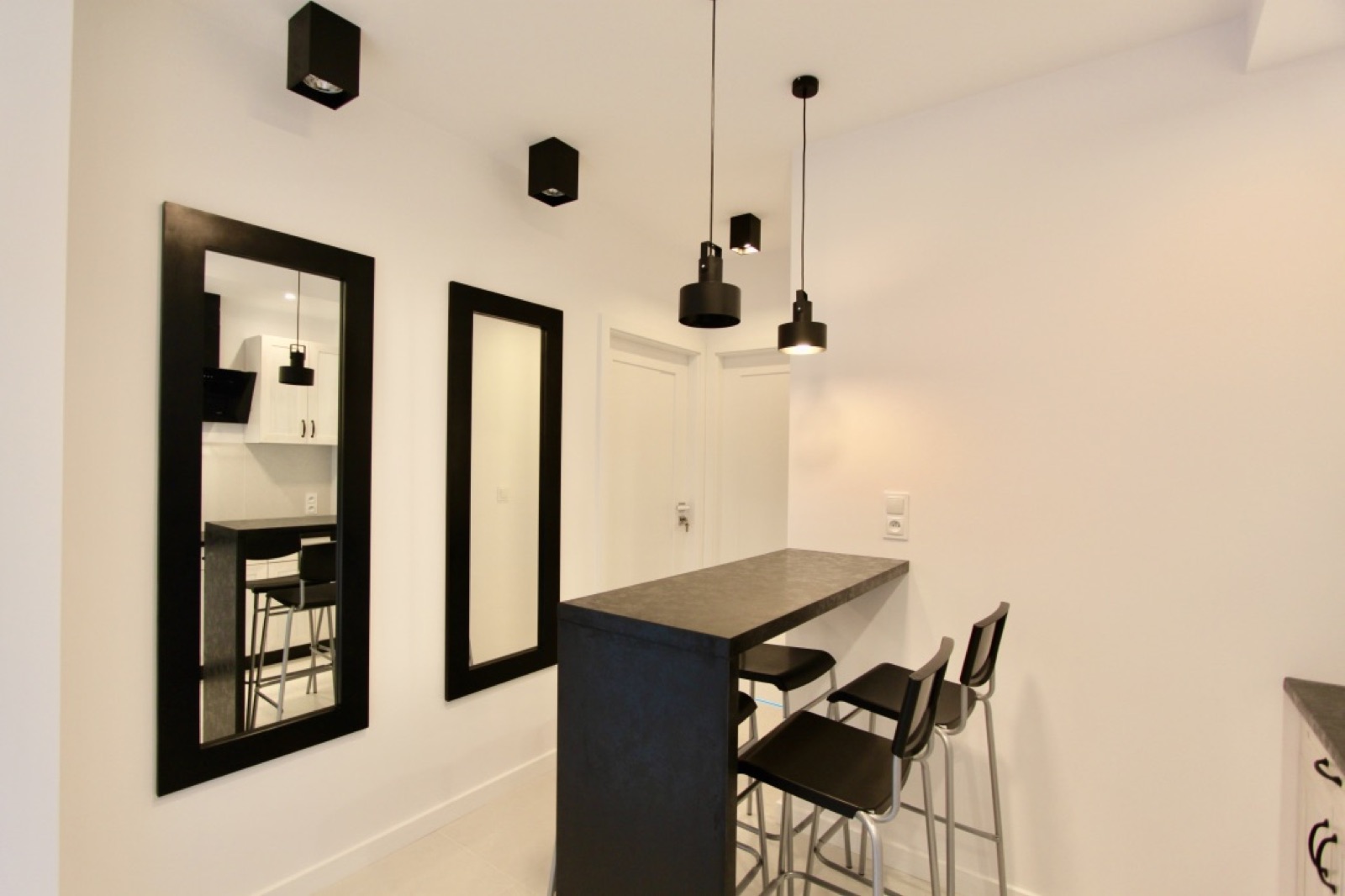 Breakfast bar and stools in the Widok apartment