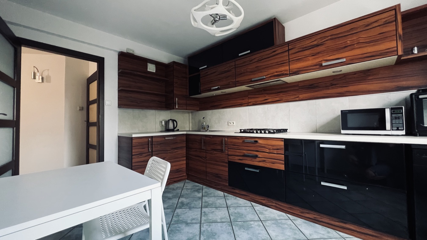 Shared kitchen in the Wrońskiego apartment, view 2